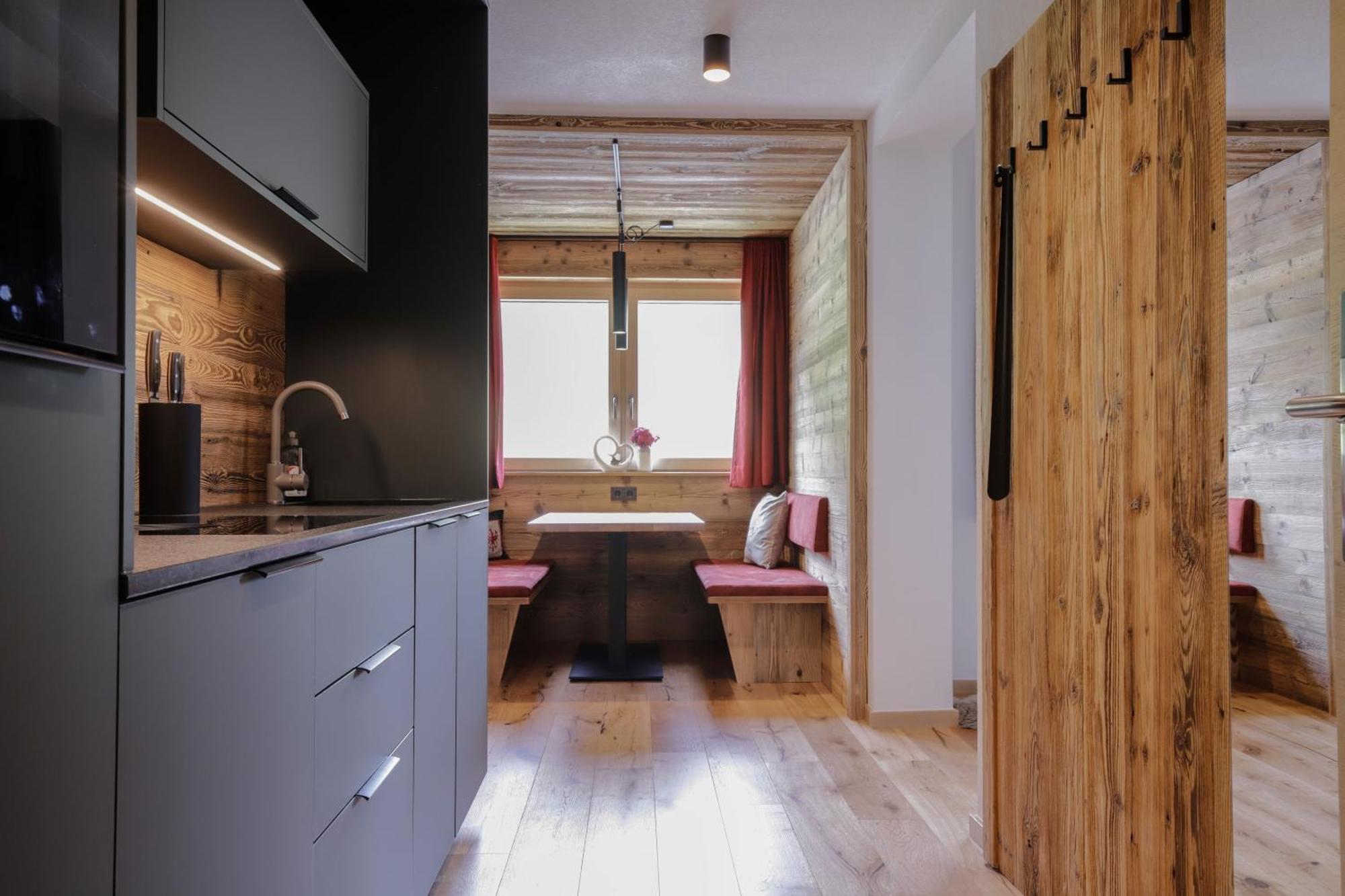 Wolf Apartments Padaun Vals Bagian luar foto